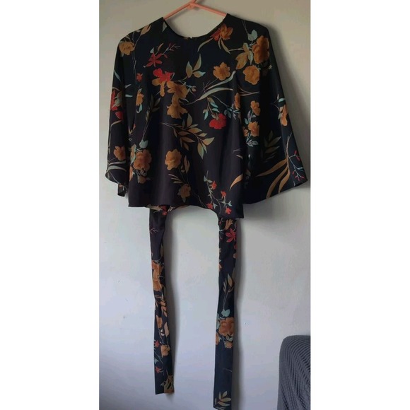 Code‎ x Mode Black Tropical Floral Crop Top with Tie Bell Sleeve Size Small - Picture 1 of 5